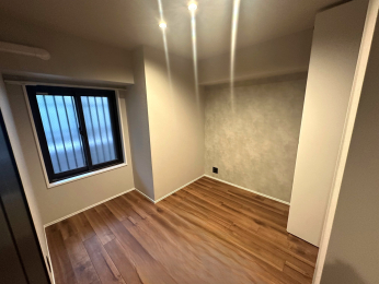 ���r���O�ȊO�̋��� �����͖ؖڂ̏��ƃA�N�Z���g�N���X�œ��ꂵ�A������S�n�悭�߂����郂�_���ȕ��͋C�ɁB
