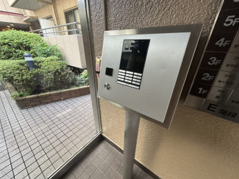 ���̑����n �y�I�[�g���b�N�z
�����V�c�w���ӂɂ̓X�[�p�[��R���r�j�G���X�X�g�A����������Ă��܂��B