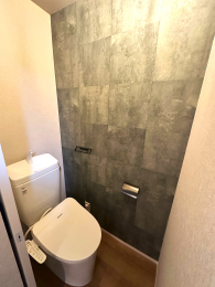 �g�C�� �y�������֍��t�z�O���[�̃A�N�Z���g�N���X��z���A���s��������������f�U�C���ɁB����ꂽ��Ԃł��X�^�C���b�V���ŁA��i�ȕ��͋C�Ɏd�オ��܂����B